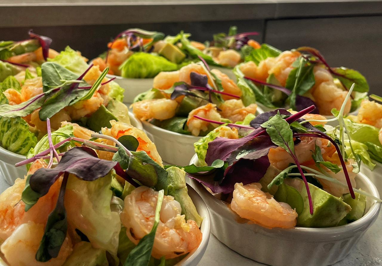 Elegant appetizers and finger foods from professional catering